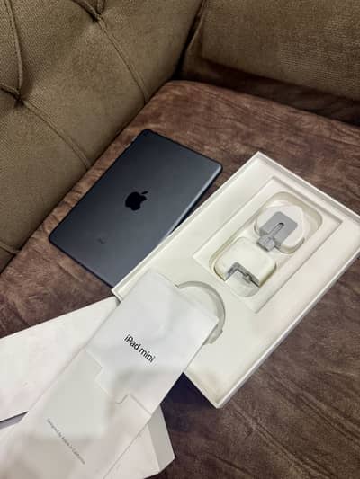 ipad mini 5 64 gb_( space grey) with box