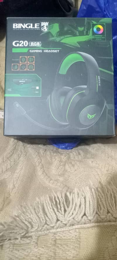 Gaming headphones with rbg lights