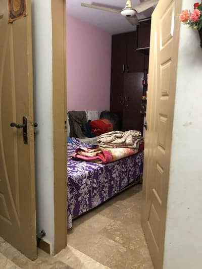 Get A 900 Square Feet Flat For sale In Mehmoodabad Number 3