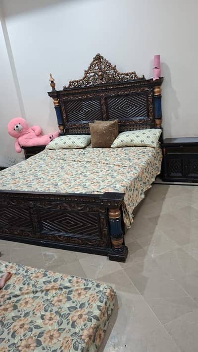 chionte style bed and dressing table for sale