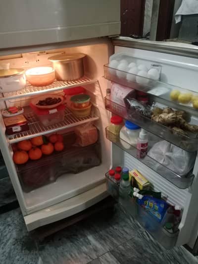 medium size dawlance frige