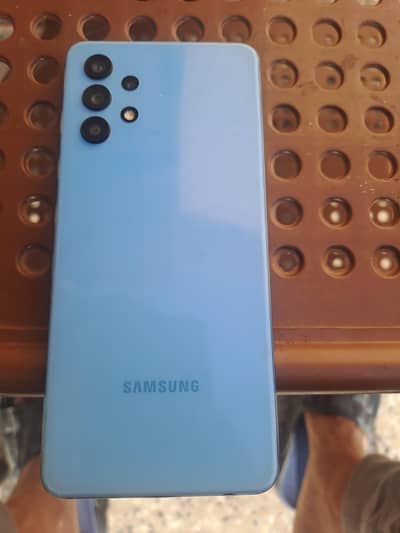 A 32  samsung    8/10