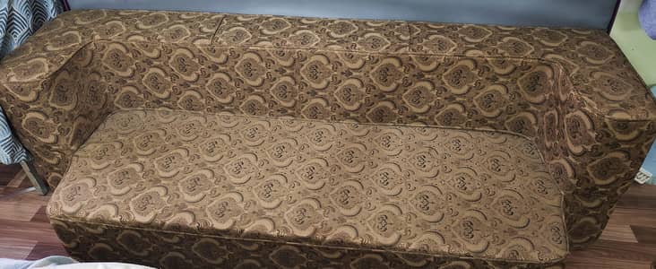 Space-Saving Luxury: 2-in-1 Sofa Cum Bed in Excellent Condition