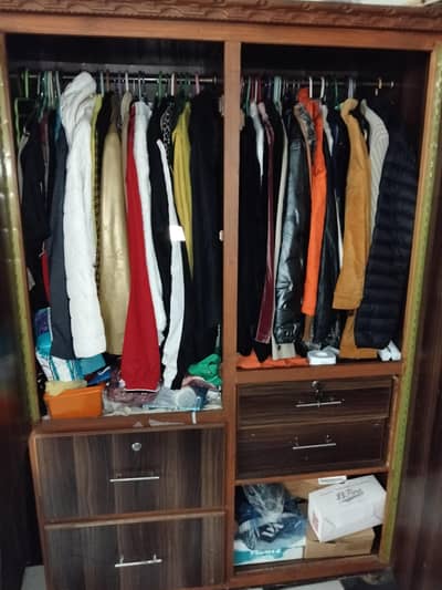 Large wardrobe/Almirah