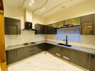 1 Kanal Brand New Portion For Rent