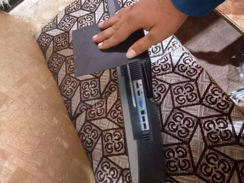 HP Computer Led Borderless 2