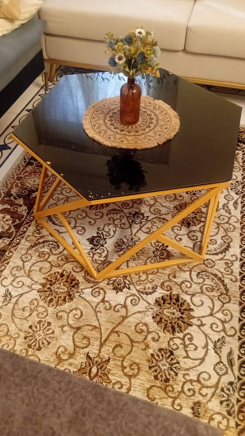 Coffee table / Centre Table / Table 0