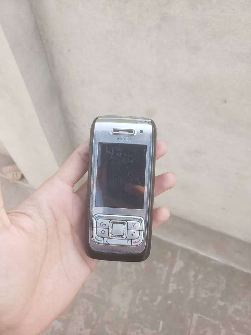 Nokia E65 1