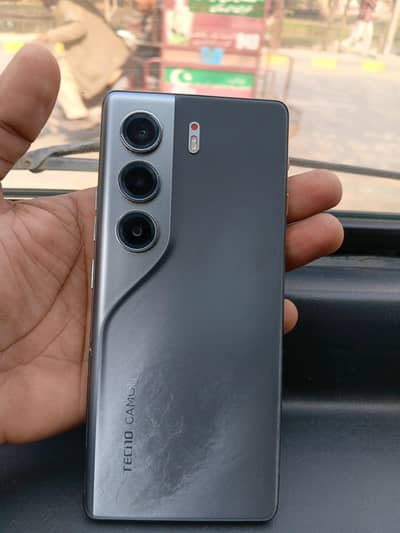 Tecno camon 40 pro.   8 256 GB