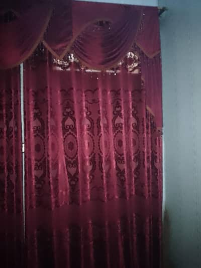 curtain red color
