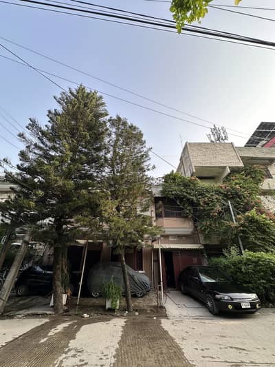 Single and sharing rooms available in Rawalpindi girls hostel