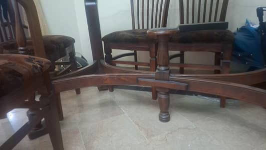 Dining Table with 6 chairs