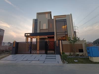 10 MARLA BRAND NEW LUXURY HOUSE IN LAKE CITY IS AVAILABLE FOR SALE IN VERY REASONABLE PRICE