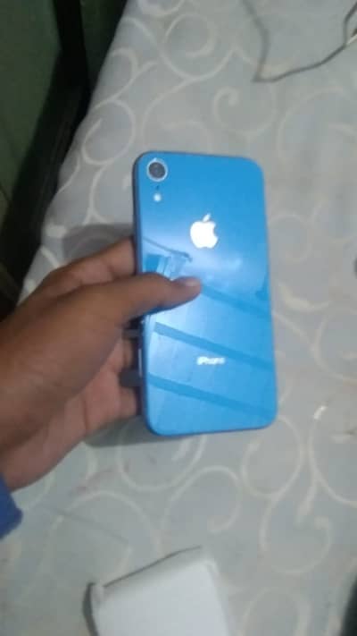 Iphone Xr with box 10/9 condition factory unlock 4 month esim time