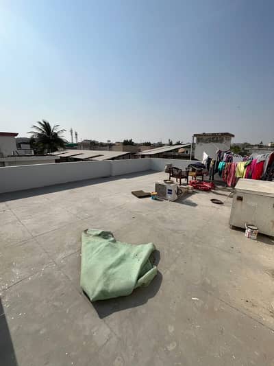 110yd corner 40x30 G+2 2bdd each floor vvip location