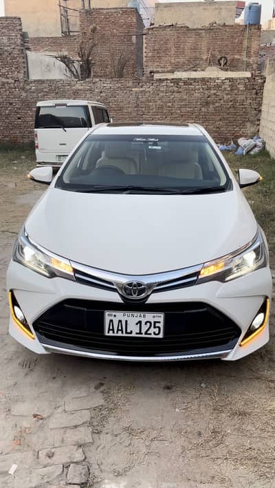 Toyota Corolla Altis Grande CVT-i 1.8 Super White
