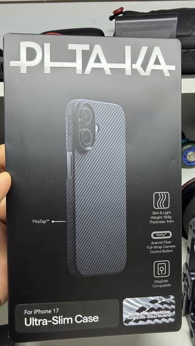 Pitaka Ultra Slim cover for iPhone 17 (Crabon Fiber)