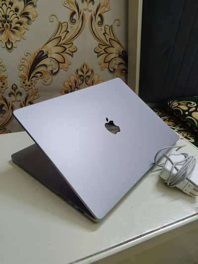 MacBook pro M1 2021_16"inch | 32GB | 512GB SSD