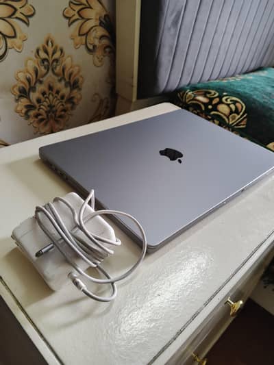 MacBook pro M1 2021_16"inch | 32GB | 512GB SSD