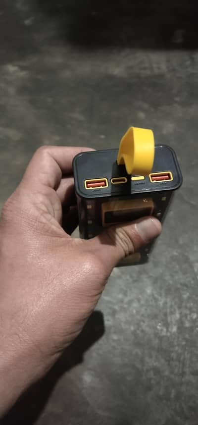 20000mh powrbnk 66w pd fast chrge with led lite