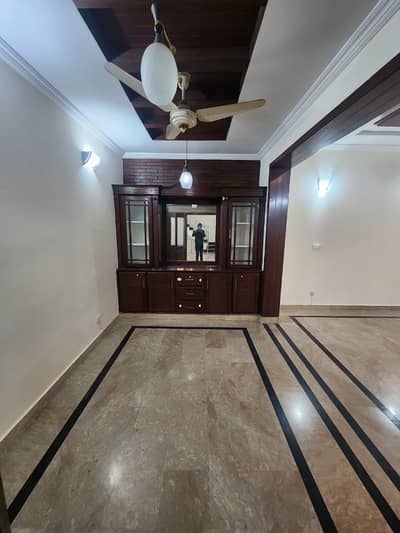 3 bedrooms Portion For Rent Available In E-11 Islamabad