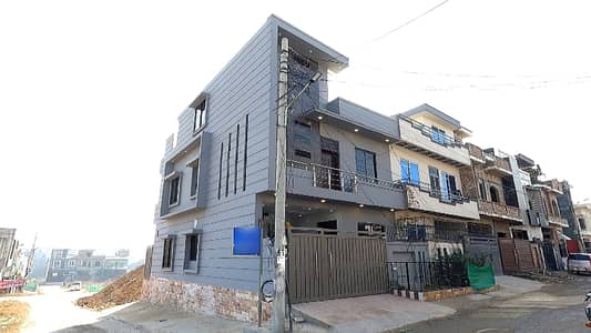 Corner 5 Marla House In I-11/2 Is Available