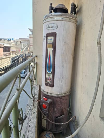 35 Gallon Geyser (Used – Good Working Condition)