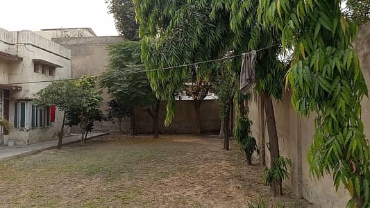 Prime Location Peoples Colony - Block D Building Sized 40 Marla Is Available