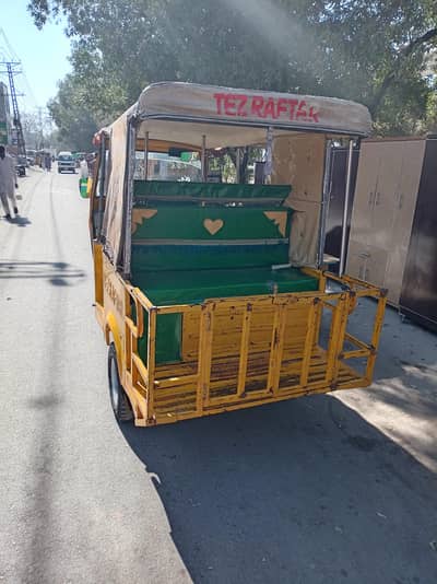 Tez Raftar Rikshaw 9 seater