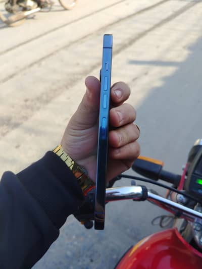 13 Pro max non pta 4month Sim working  water pack 128gb health 100