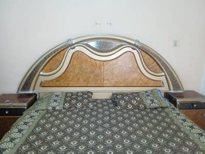 Wooden Bed Set for Sale – Excellent Condition | Best Price
