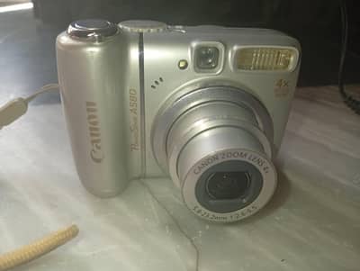 Canon PowerShot A580 Camera 8MP with charger and rechargable batteries