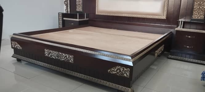 Pure Wood bed with chairs and table