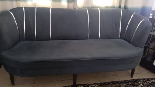 7 seater sofa set . . just little scratces on top  foam 10/10