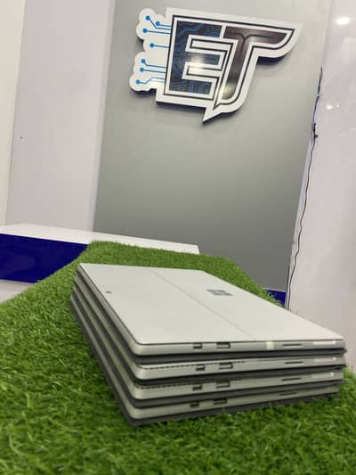 Surface Pro 5 Core i5 Gen 7th 8GBRam 256GB Ssd 4gb Intel graphic Touch