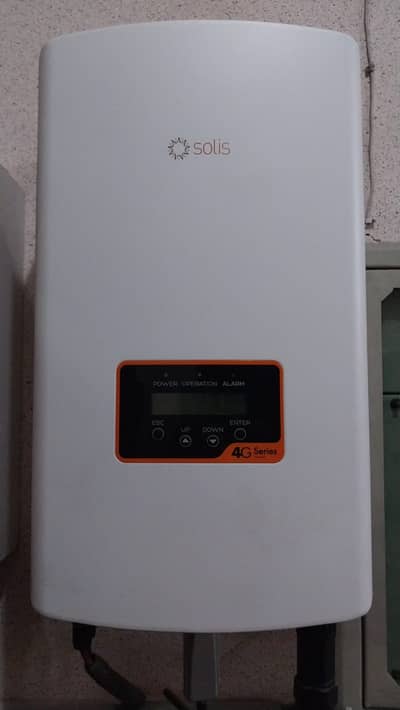 Solis 4G ,three phase ,5kw, bought new in 2021, used for only 2 yrs.