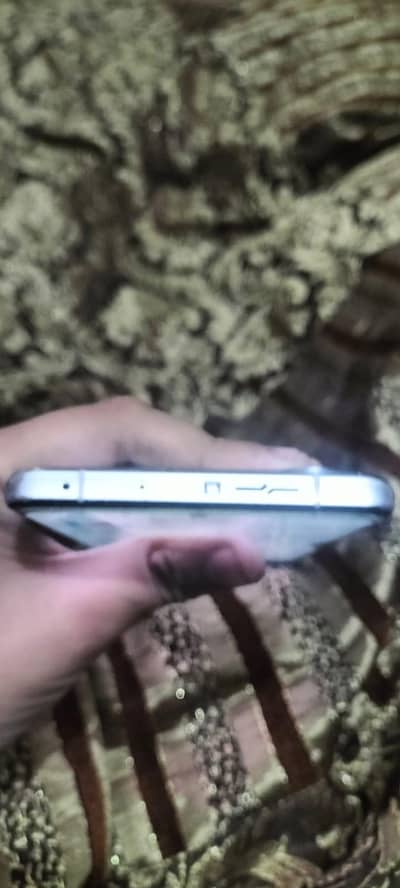 12gb 256.  gb back damge h  what no 03006426523