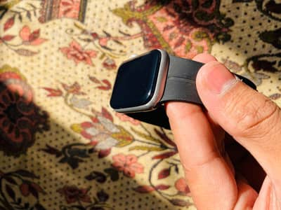 APPLE WATCh SERIES 4 40MM 32GB STORAGE NIKE VARIANT LIMITED EDITION