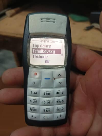 nokia 1100 phone unique whait display no reper no fult