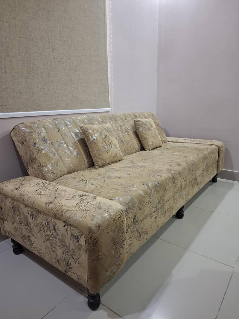 Sofa bed - mint condition 1