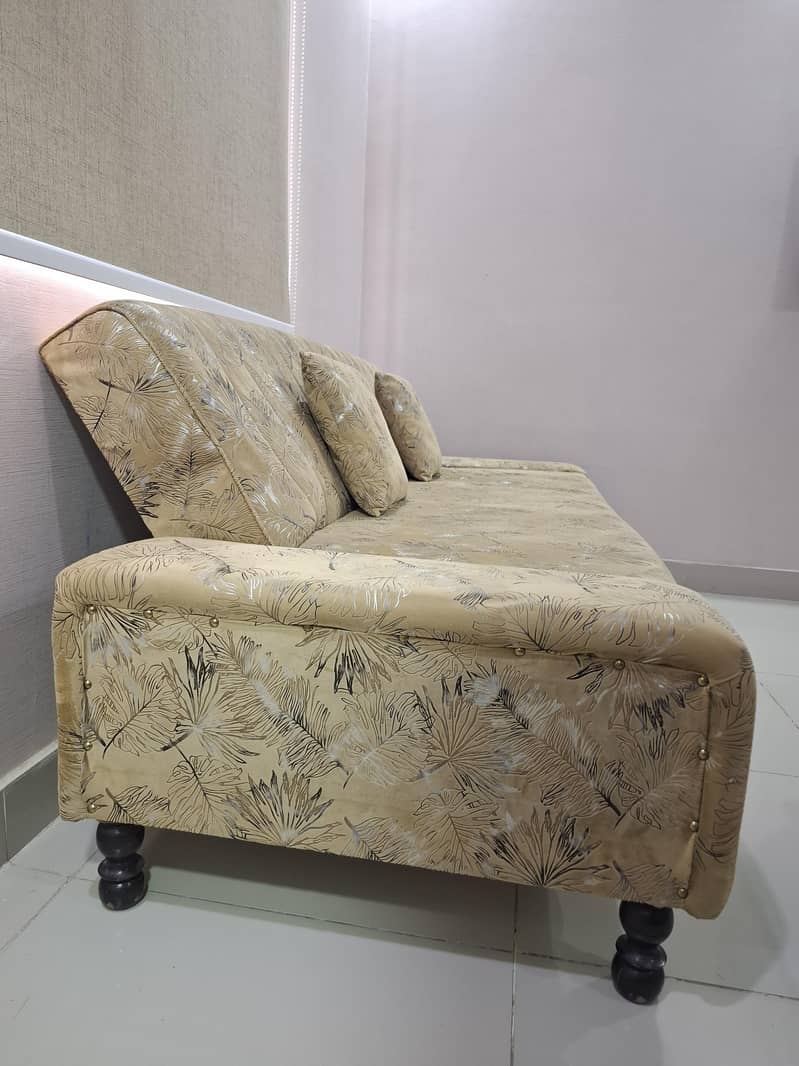 Sofa bed - mint condition 2