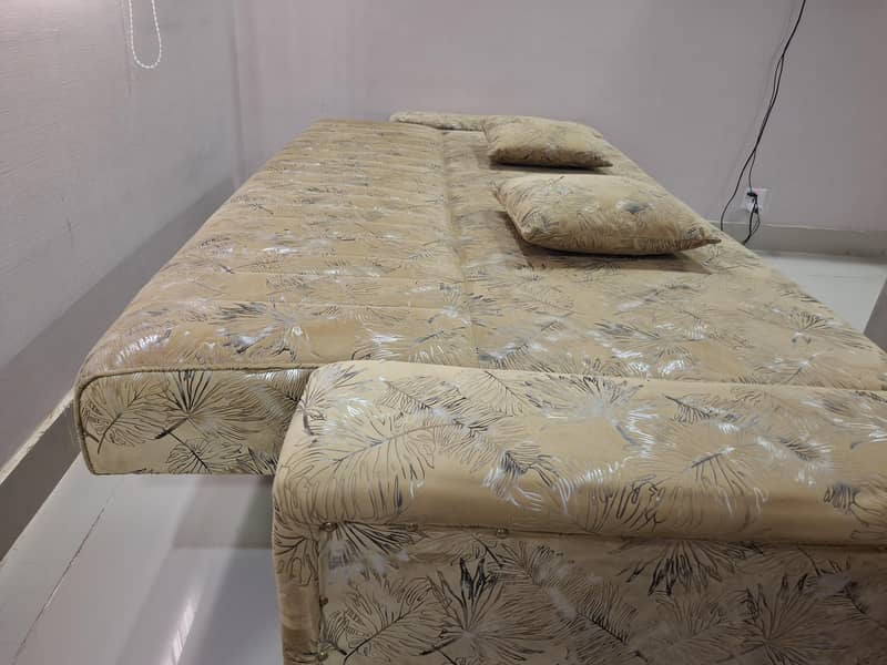 Sofa bed - mint condition 4