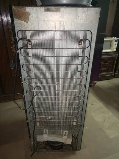 Orient fridge small.