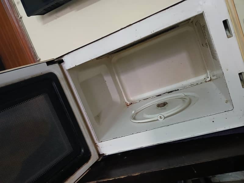 microwave oven 3