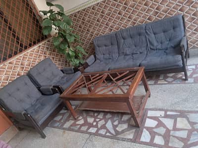 Sofa set with Table for sale