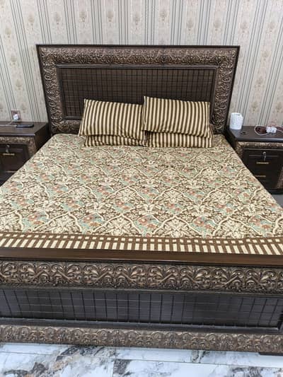 Bed and 2 side tables with matress