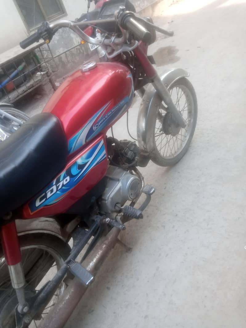 Honda CD70 4