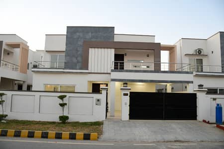 500 SQ YD CORNER WITH 120 FT ROAD ON QUICK PAYMENT: OWNERS GROUP