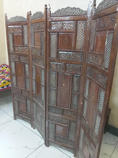 partition for separation to praying namaz