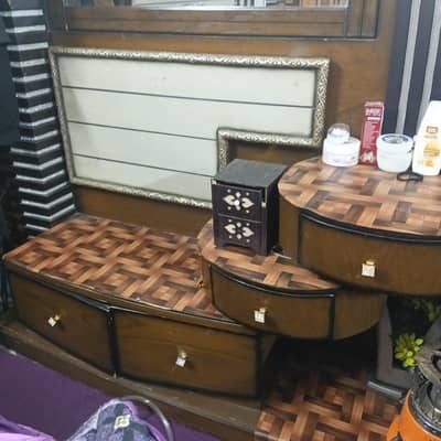 bed sale karna hai picture mai itna acha nahe acha hai lekin hai bohot